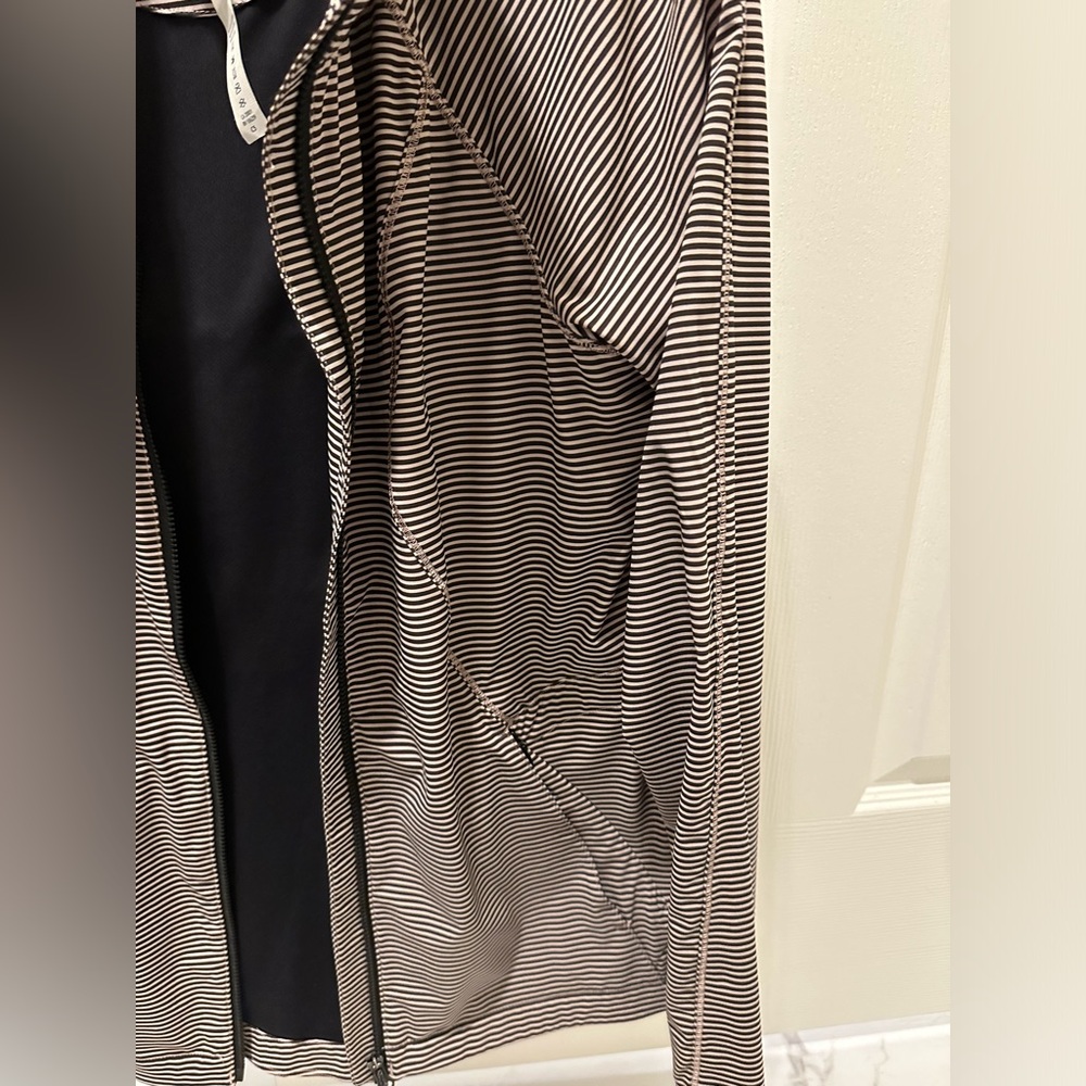 Lululemon jacket - Picture 2 of 5